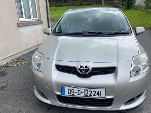 Toyota Auris Hatchback, Petrol, 2009, Silver