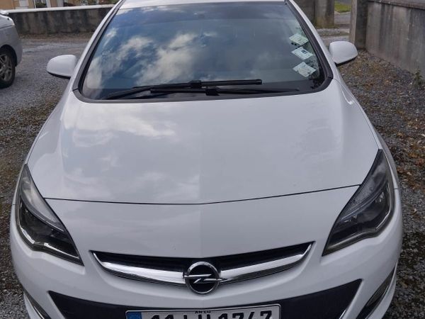 Opel Astra Hatchback, Diesel, 2011, White