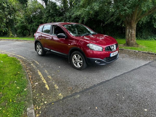 Nissan Qashqai Hatchback, Diesel, 2011, Red