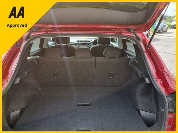 Nissan Qashqai MPV, Diesel, 2018, Red