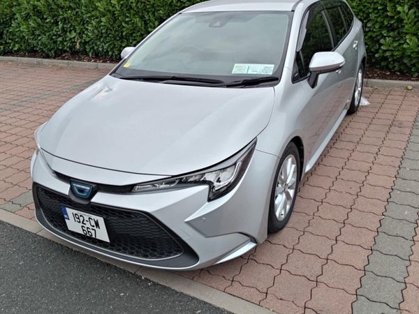 Toyota Corolla Estate, Petrol Hybrid, 2019, Silver