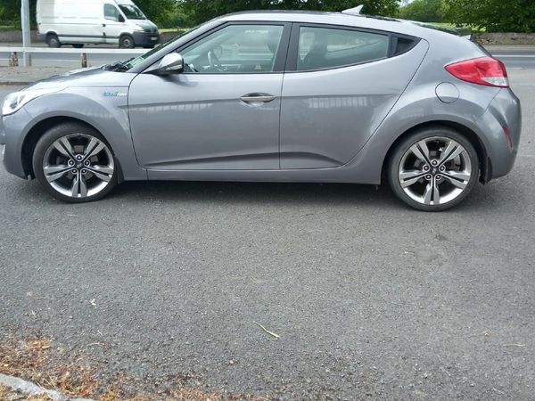 Hyundai Veloster Hatchback, Petrol, 2014, Silver