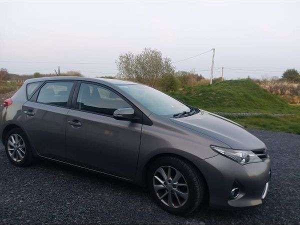 Toyota Auris Hatchback, Diesel, 2014, Bronze