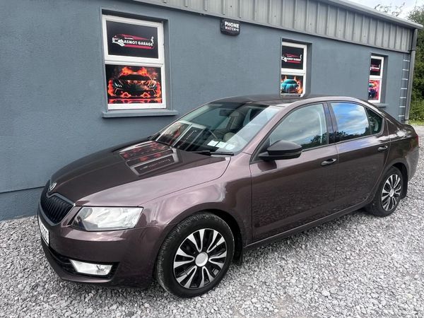 Skoda Octavia Saloon, Diesel, 2015, Brown