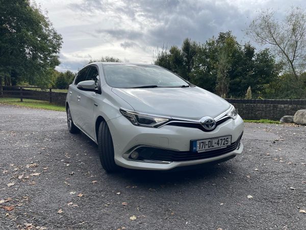 Toyota Auris Hatchback, Petrol Hybrid, 2017, White