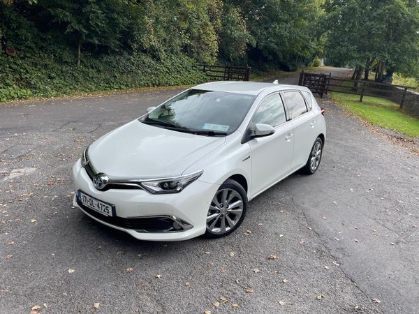 Toyota Auris Hatchback, Petrol Hybrid, 2017, White