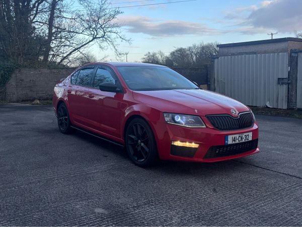 Skoda Octavia Saloon, Diesel, 2014, Red