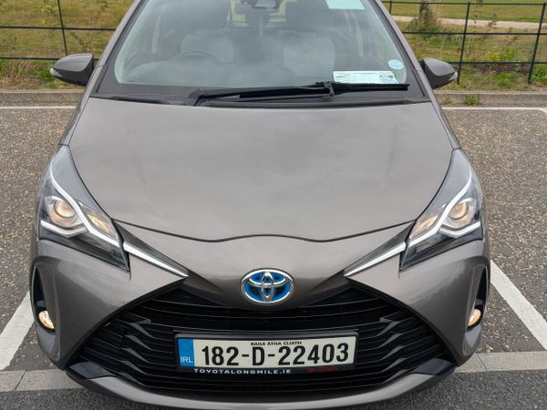 Toyota Yaris MPV, Petrol Hybrid, 2018, Grey