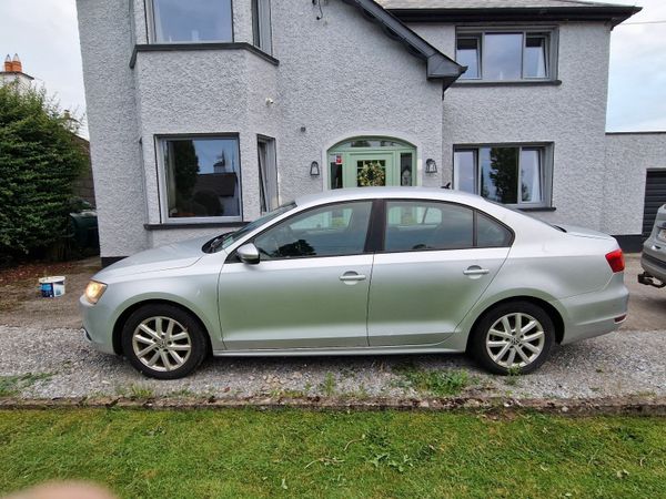 Volkswagen Jetta Saloon, Petrol, 2012, Silver