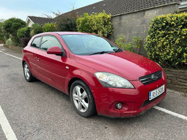 Kia ProCeed Hatchback, Petrol, 2010, Red