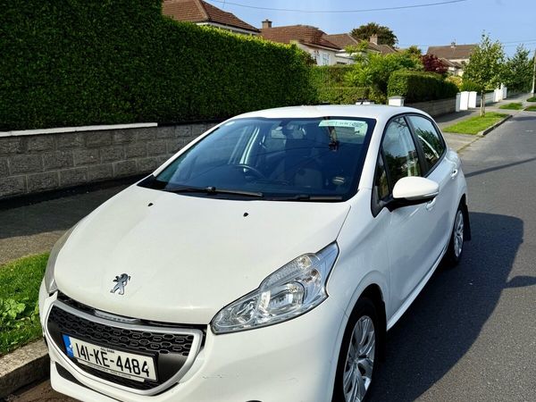 Peugeot 208 Hatchback, Petrol, 2014, White