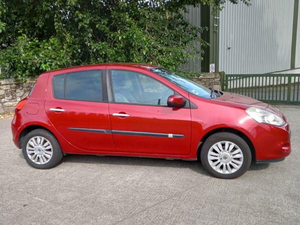 Renault Clio Hatchback, Ethanol Petrol, 2011, Red