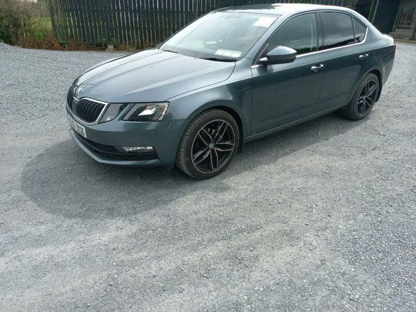 Skoda Octavia Hatchback, Diesel, 2018, Grey