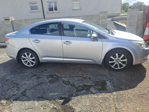 Toyota Avensis Saloon, Diesel, 2011, Silver