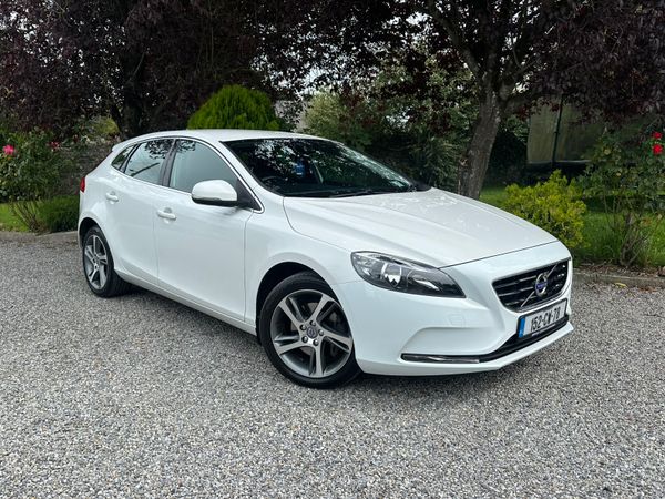 Volvo V40 Hatchback, Diesel, 2015, White