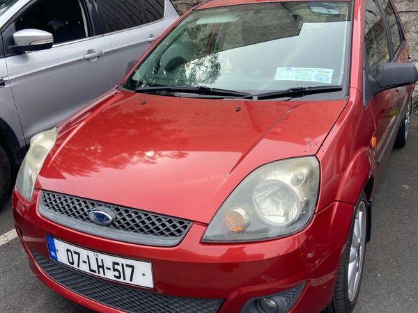 Ford Fiesta Hatchback, Petrol, 2007, Red