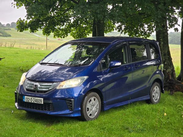 Honda Freed MPV, Petrol Hybrid, 2013, Blue