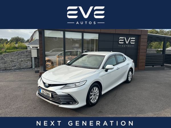 Toyota Camry Saloon, Petrol Hybrid, 2021, White