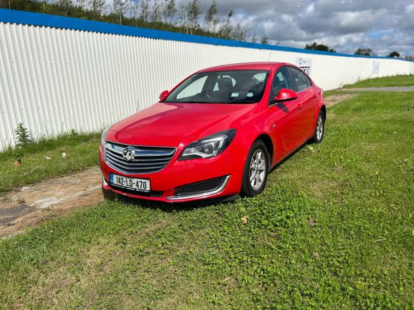 Vauxhall Insignia Hatchback, Diesel, 2014, Red