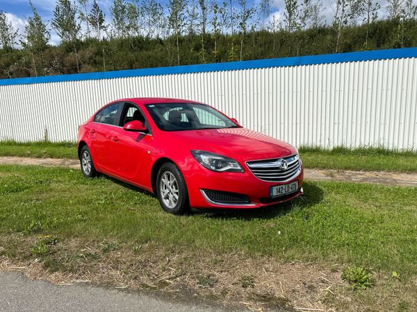Vauxhall Insignia Hatchback, Diesel, 2014, Red
