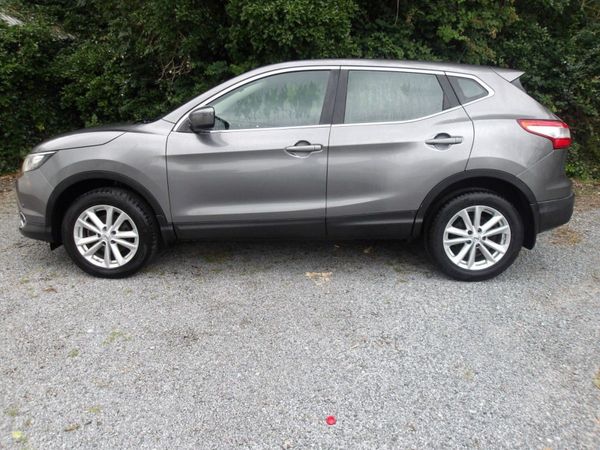 Nissan Qashqai Hatchback, Diesel, 2015, Grey