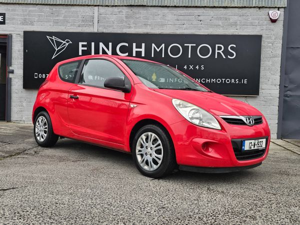 Hyundai i20 Hatchback, Petrol, 2012, Red