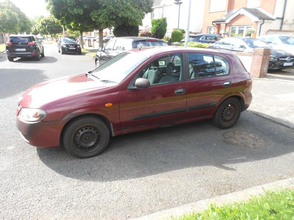Nissan Almera Hatchback, Petrol, 2005, Red