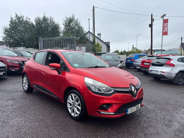 Renault Clio Hatchback, Petrol, 2017, Red