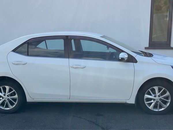 Toyota Corolla Saloon, Diesel, 2014, White