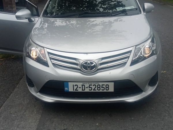 Toyota Avensis Saloon, Diesel, 2012, Silver