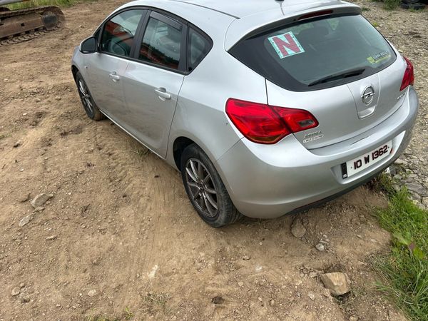 Opel Astra Hatchback, Diesel, 2010, Silver