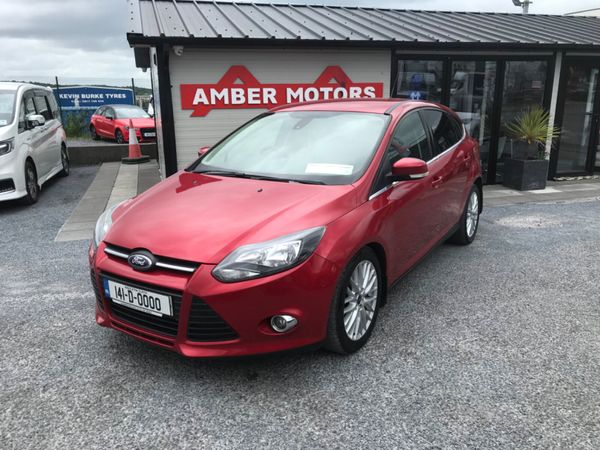 Ford Focus Hatchback, Petrol, 2014, Red