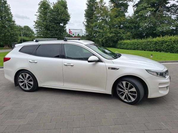 Kia Optima Estate/Jeep, Diesel, 2017, White