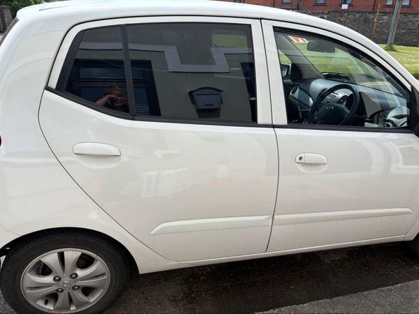 Hyundai i10 Hatchback, Petrol, 2013, White