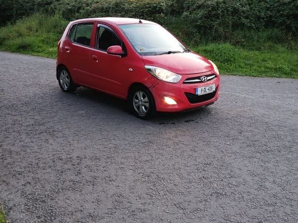 Hyundai i10 Hatchback, Petrol, 2011, Red