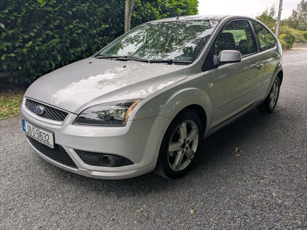 Ford Focus Hatchback, Petrol, 2008, Silver