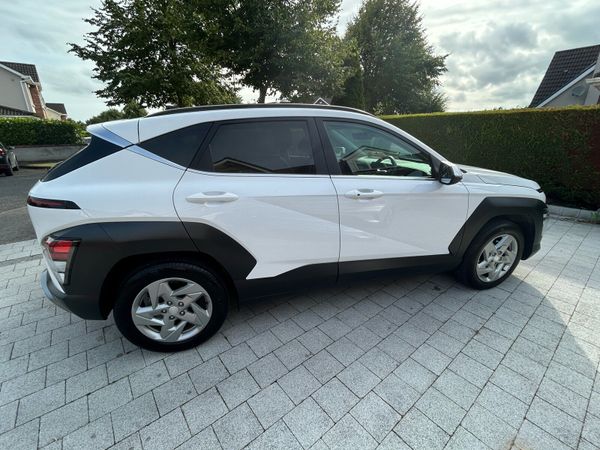 Hyundai KONA MPV, Petrol, 2023, White
