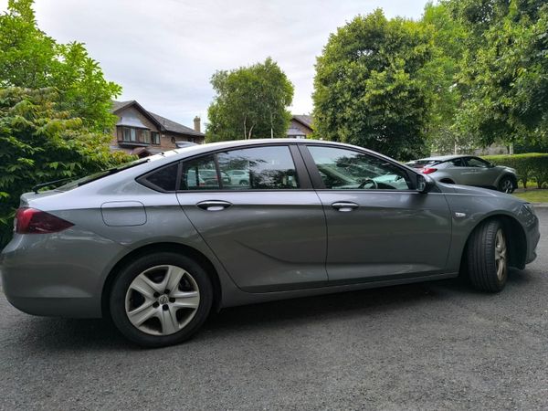 Opel Insignia Hatchback, Diesel, 2018, Grey