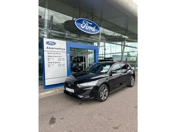 Ford Focus Hatchback, Petrol, 2022, Black