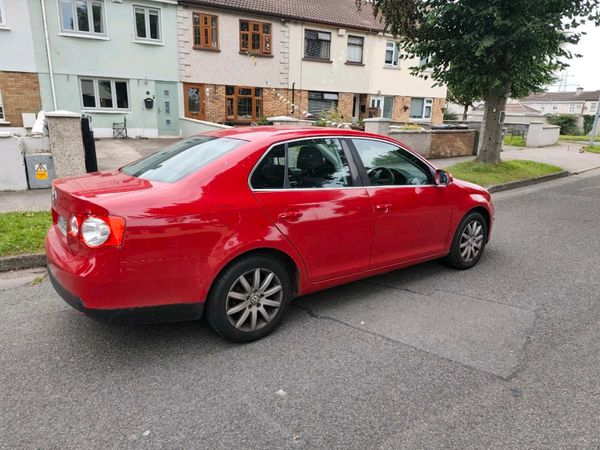 Volkswagen Jetta Saloon, Petrol, 2008, Red