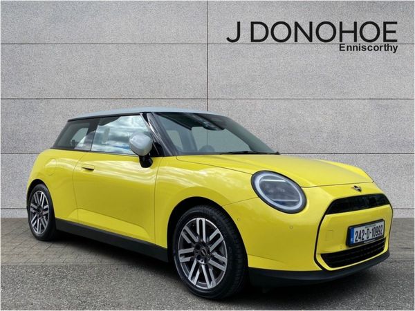Mini Cooper Hatchback, Electric, 2024, Yellow