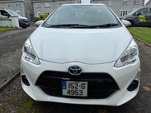 Toyota Aqua Hatchback, Petrol Hybrid, 2015, White