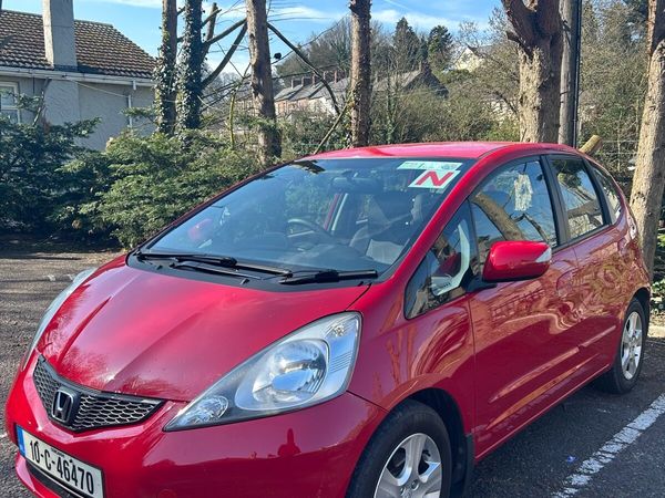 Honda Jazz Hatchback, Petrol, 2010, Red