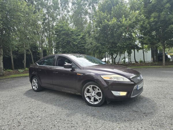 Ford Mondeo Hatchback, Petrol, 2009, Red
