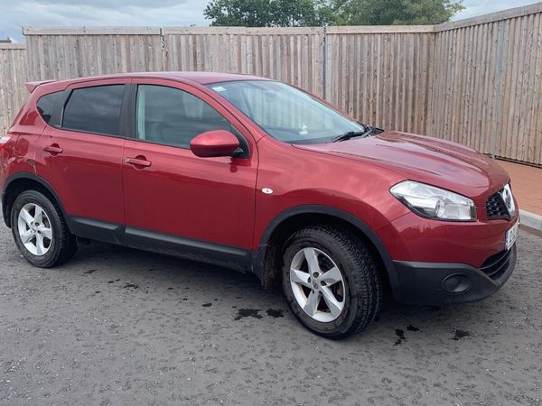 Nissan Qashqai Hatchback, Petrol, 2012, Red