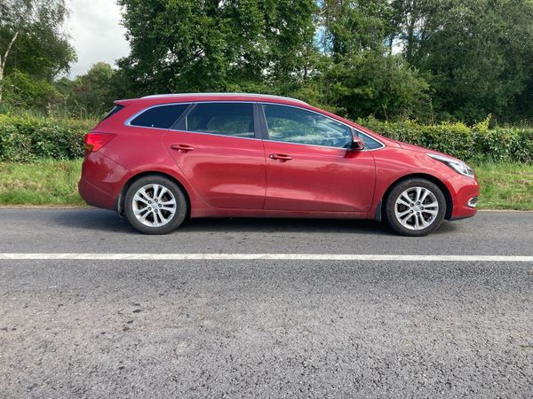 Kia Ceed Estate/Jeep, Diesel, 2015, Red