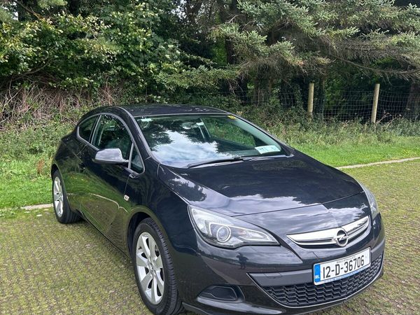 Opel Astra Hatchback, Petrol, 2012, Black