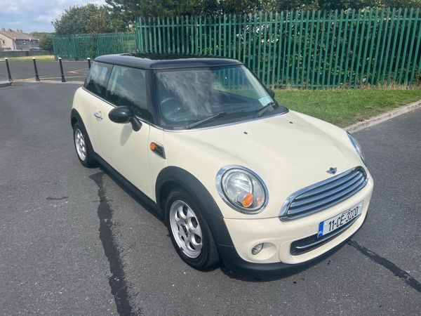 Mini Cooper Hatchback, Petrol, 2011, White