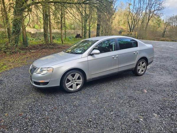 Volkswagen Passat Saloon, Petrol, 2009, Silver