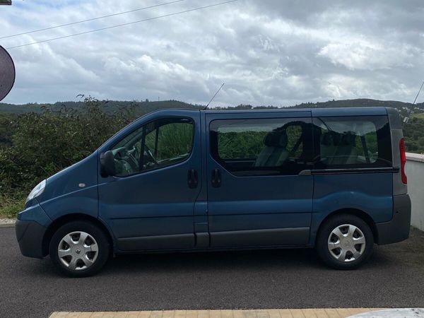 Renault Trafic MPV, Diesel, 2010, Blue